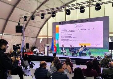 Feria del Jamón 100% Ibérico de Los Pedroches: expertos apuestan por potenciar la dehesa con la biotecnología