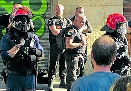 Un exetarra contrata a una empresa desokupa para intentar recuperar su vivienda en Bilbao