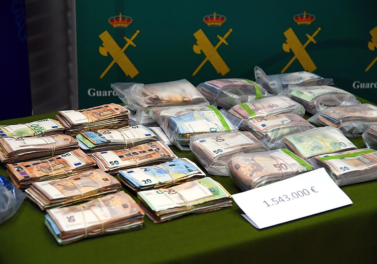 El dinero encautado por la Guardia Civil y la Policía Nacional