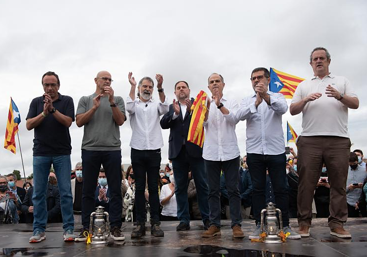 Los siete líderes del 'procés' en junio de 2021, tras salir de la cárcel de Lledoners gracias al indulto del Gobierno