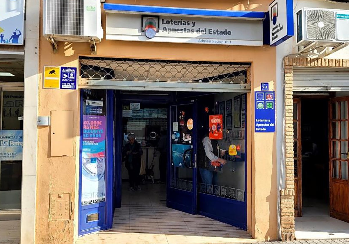 El local de la administración lotera que ha sellado el segundo premio de la Lotería Nacional en Palma del Río