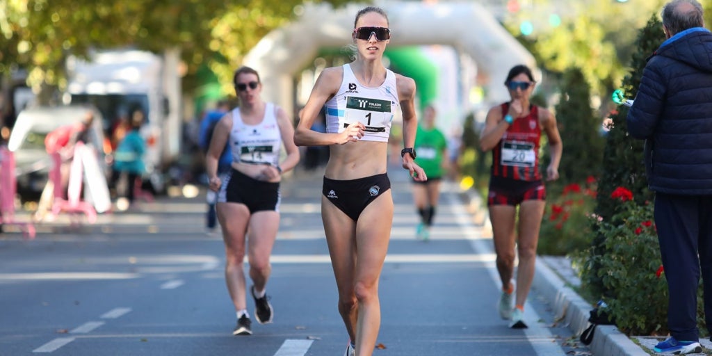 Antía Chamosa y Perseus Karlström conquistan la Espada Toledana de Marcha Atlética