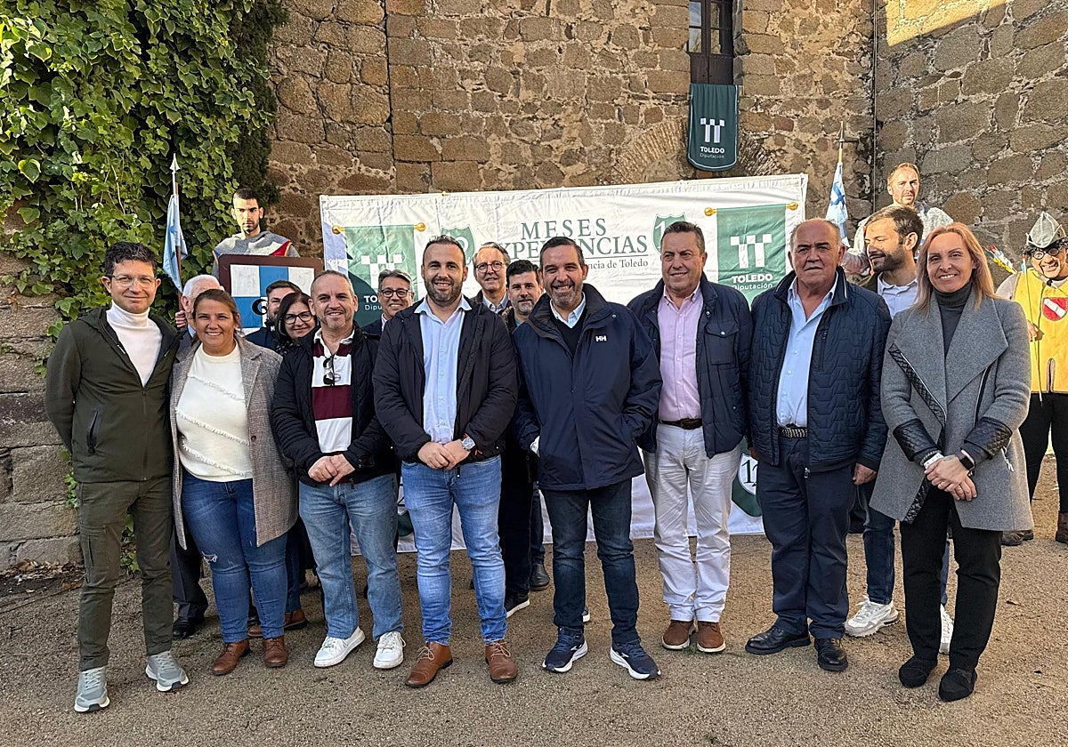 El vicepresidente de la Diputación, Joaquín Romera, ha acompañado a los visitantes durante el turno de mañana junto a los diputados provinciales Pablo Barroso, Pedro Díaz y Tita García, el alcalde de Oropesa, Rubén Zapardiel, y regidores de la comarca