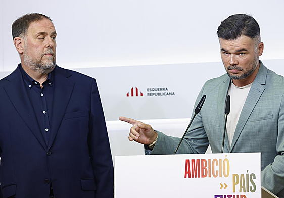 Oriol Junqueras y Gabriel Rufián, durante una rueda de prensa en la sede de ERC, el mes de septiembre de este año