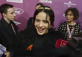 El nacionalismo catalán ataca a Rosalía por cantar en castellano con el coro infantil de Montserrat