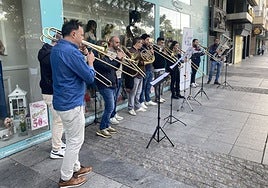 La Orquesta de Córdoba lleva su trabajo a la calle para pedir un auditorio que dé sitio a las grandes instituciones musicales