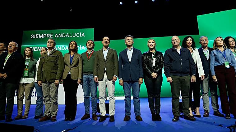 El PP no se confía y llama a filas: el adversario es Vox