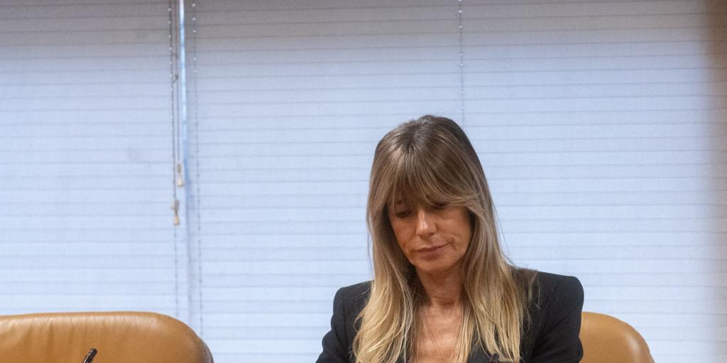 El juez que investiga a Begoña Gómez cambia al domingo la citación como imputada de la secretaria general de Presidencia