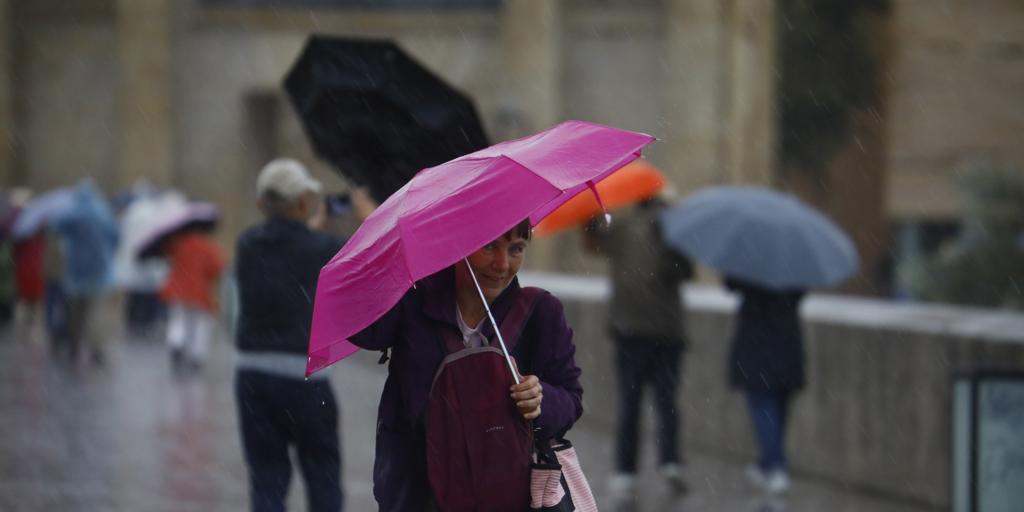 Alerta en Canarias por la borrasca Claudia: las fuertes lluvias obligan a suspender las clases en estas islas
