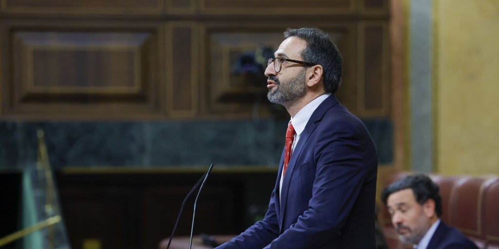 Gutiérrez (PSOE) defiende que el nuevo Estatuto refuerza la cohesión social en Castilla-La Mancha y tilda de «ignorantes» a los diputados de Vox