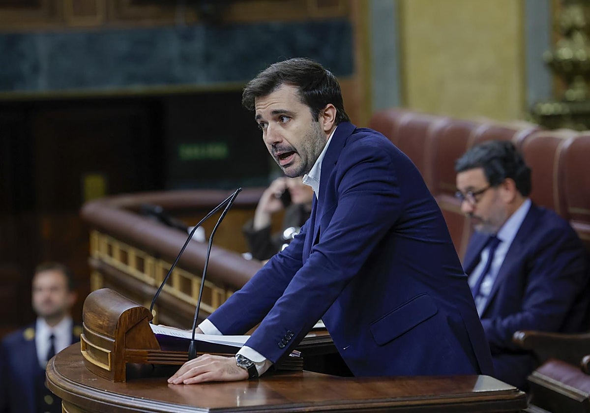 El diputado de Podemos Javier Sánchez Serna interviene en el debate