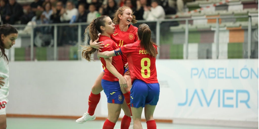 8-1: La selección femenina de fútbol sala golea en Toledo, donde todo empezó