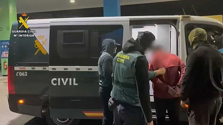 Cae un grupo criminal que perpetró una veintena de robos con el método del alunizaje en Madrid