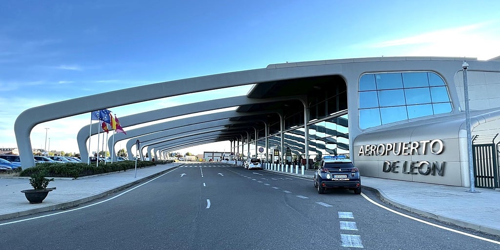 La Junta pide a Aena que declare de Obligado Servicio Público conexiones aéreas en Castilla y León