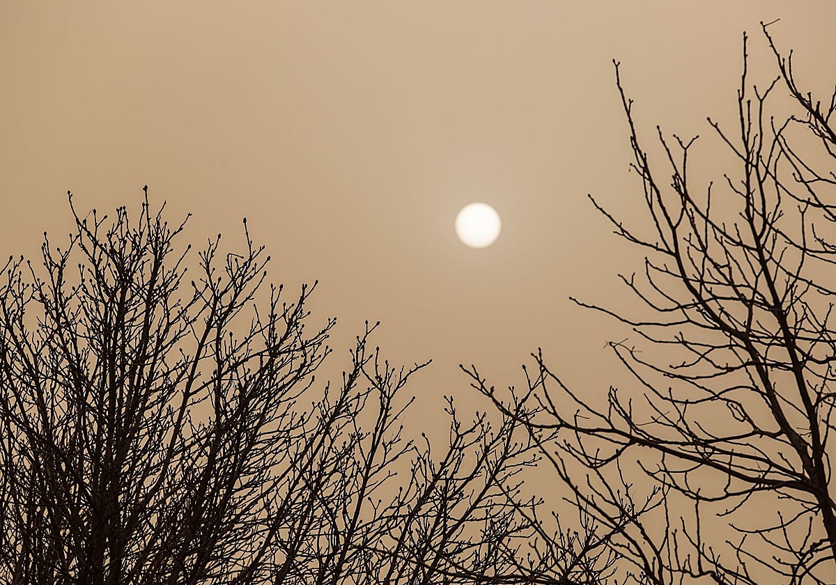 Calima en la capital leonesa en una foto de archivo