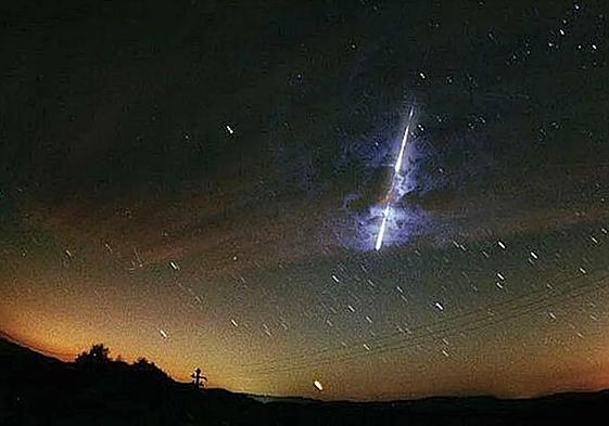 Espectacular imagen de un meteoro de las Leónidas sobre territorio norteamericano en noviembre del año 2000