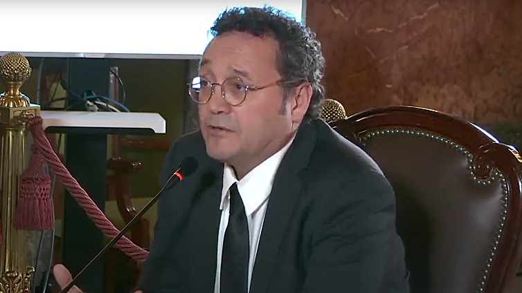 El fiscal general se quita la toga para declarar ante el Supremo y no contesta a la acusación