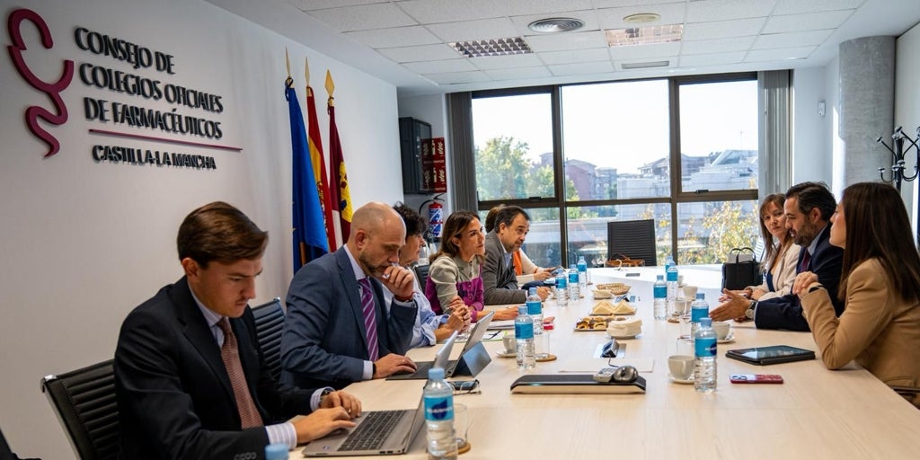 Núñez anuncia enmiendas a las cuentas de Castilla-La Mancha en favor de las farmacias rurales y el sistema de dispensación de medicamentos