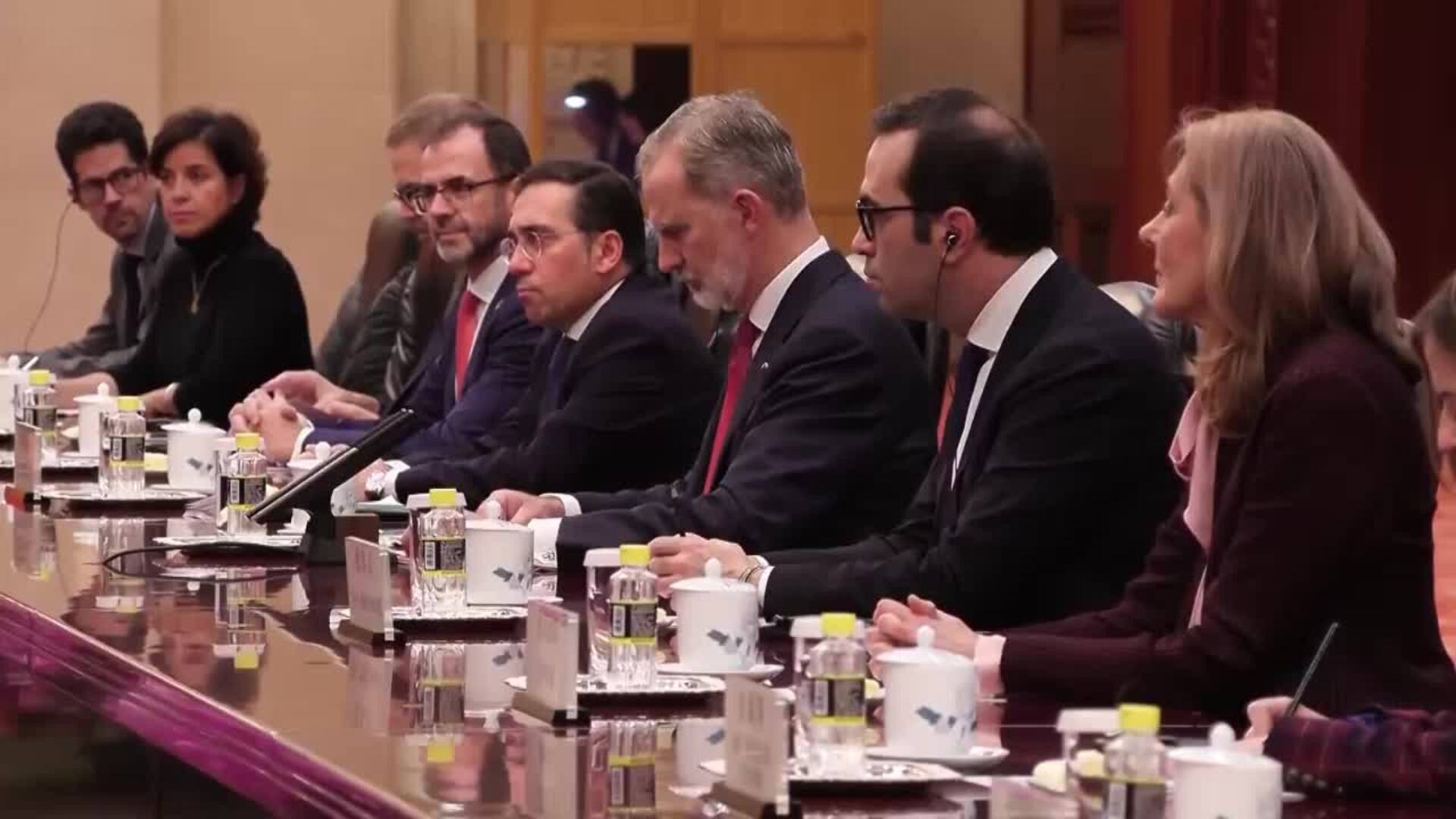 El rey de España se reúne en China con el presidente de la Asamblea Popular Nacional