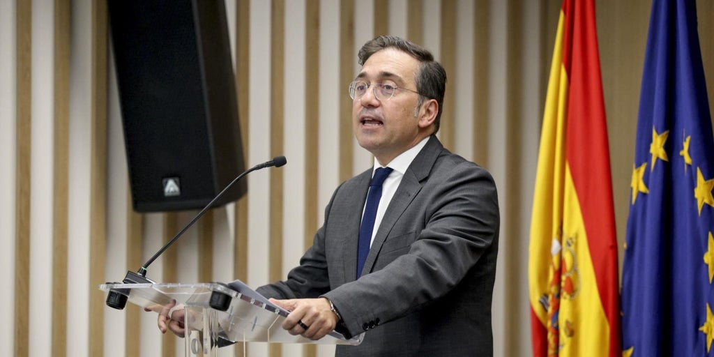 Albares y Robles siguen sin fecha para explicar sus gastos reservados