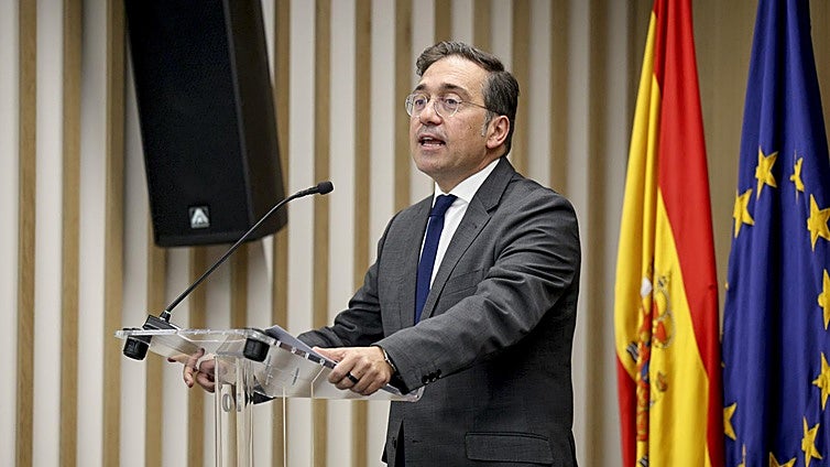 Albares y Robles siguen sin fecha para explicar sus gastos reservados