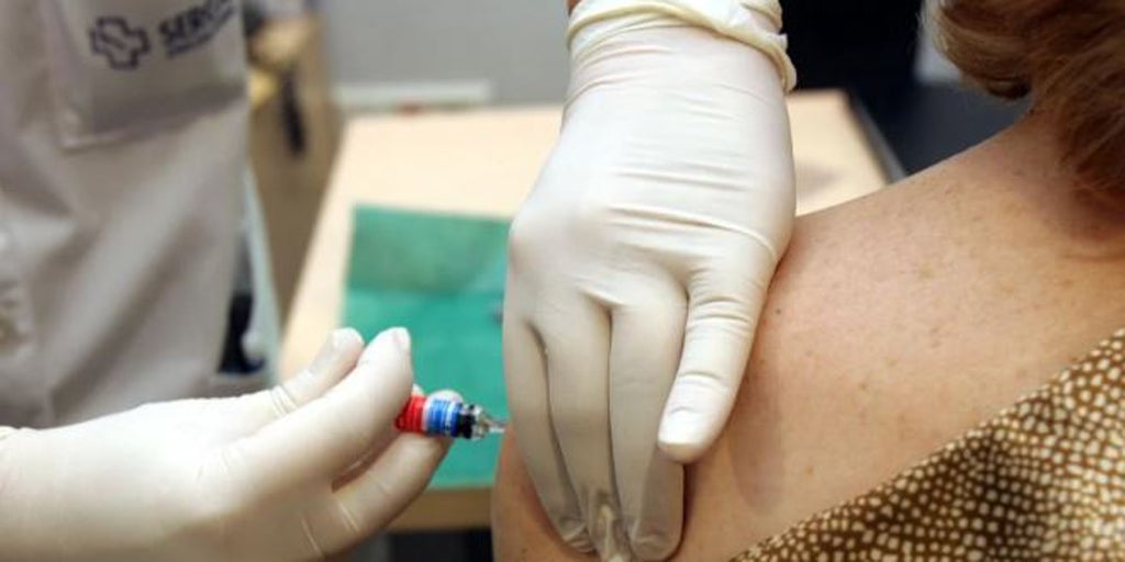 Andalucía vacunará sin cita todos los miércoles a la población diana frente a la gripe en 580 puntos