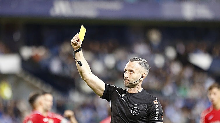 El CTA admite el error arbitral en la expulsión de Albarrán ante el Málaga