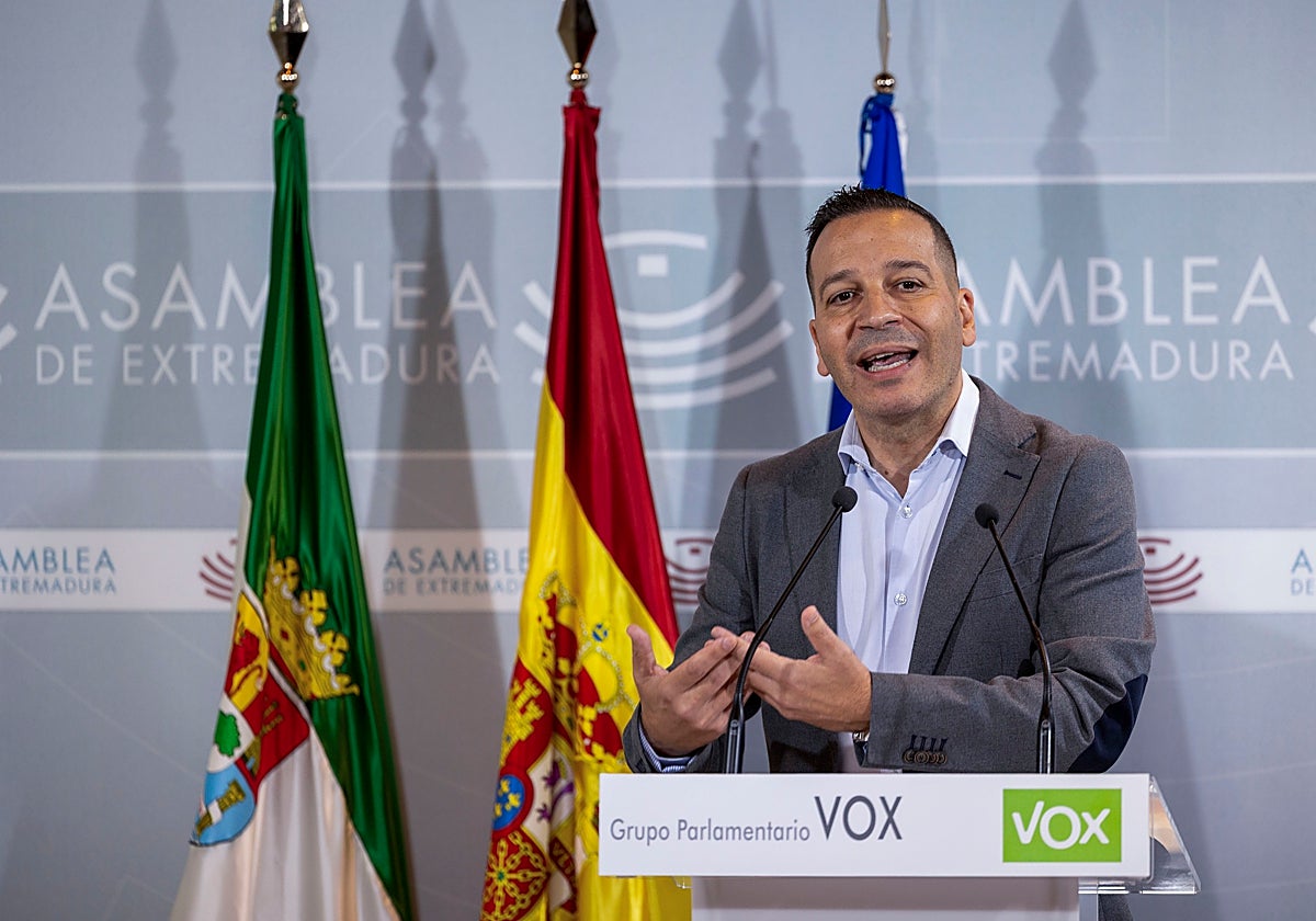 Fernández Calle en el Parlamento de Extremadura