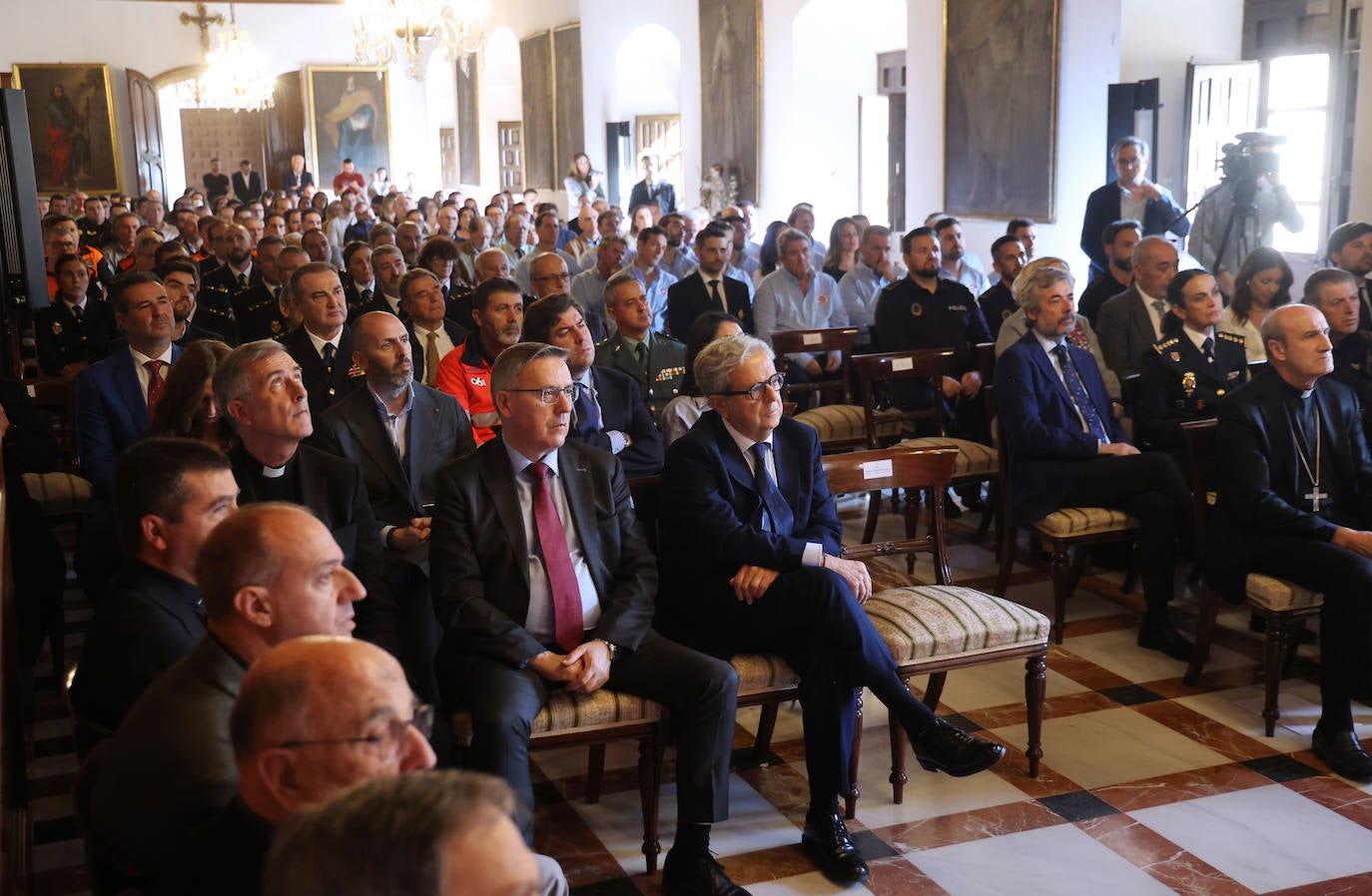 Los reconocimientos por la actuación en el incendio de la Mezquita de Córdoba, en imágenes