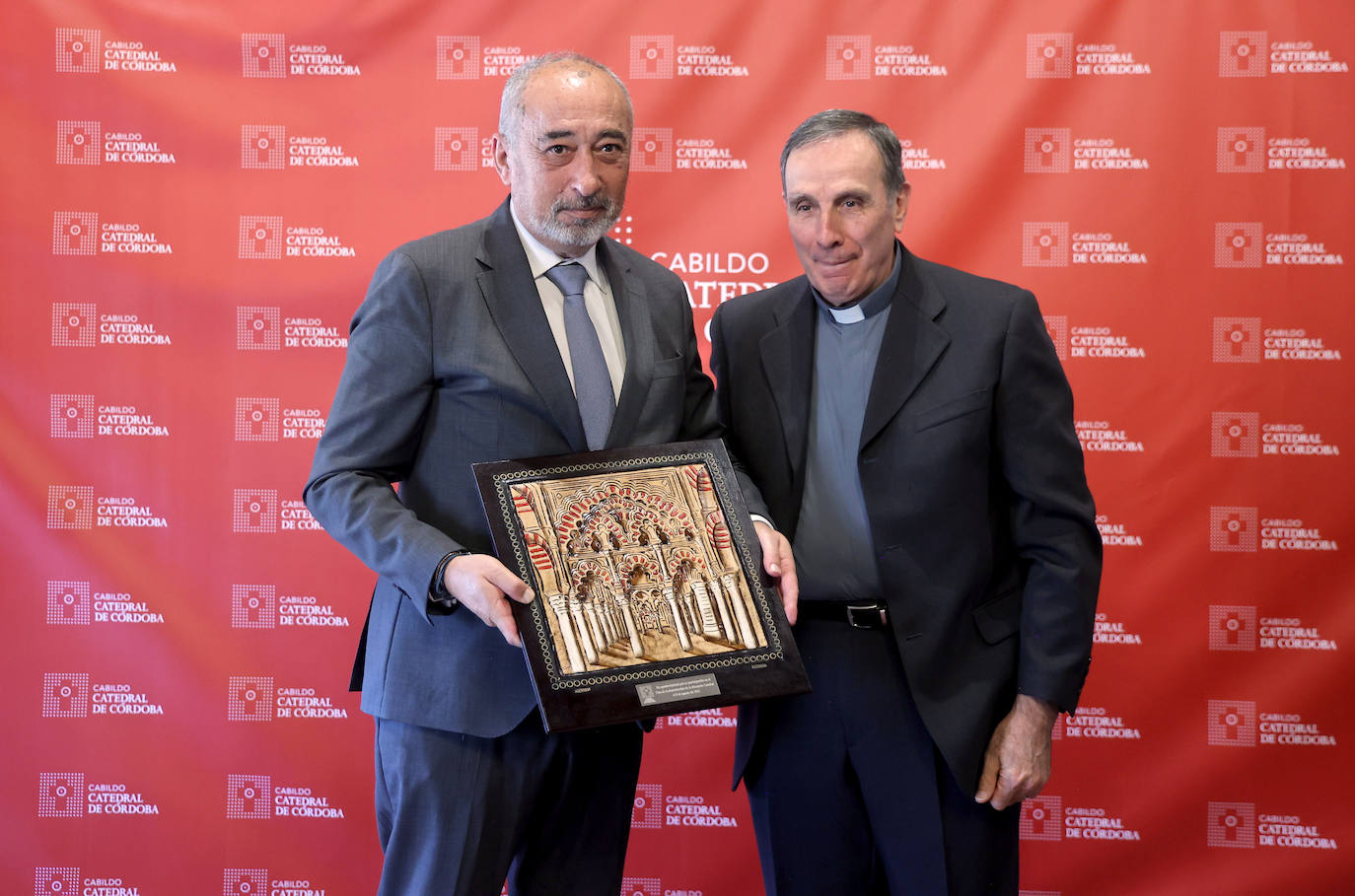 Los reconocimientos por la actuación en el incendio de la Mezquita de Córdoba, en imágenes