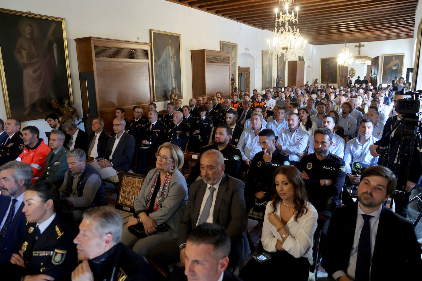 Los reconocimientos por la actuación en el incendio de la Mezquita de Córdoba, en imágenes