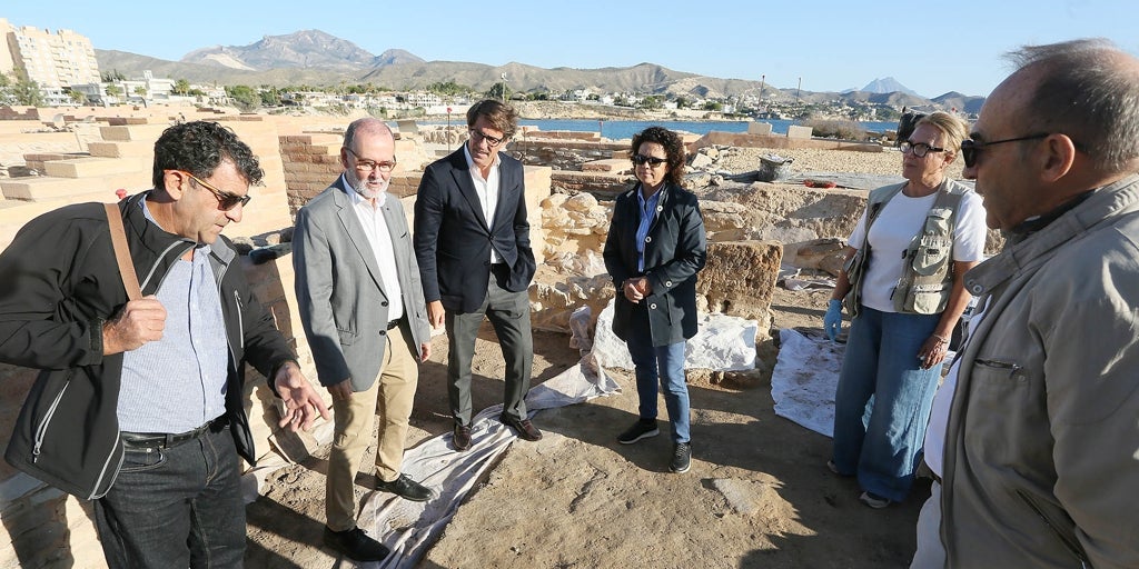 El Marq localiza un calzado de esparto de 2300 años tras identificar una de las primeras viviendas de la Illeta dels Banyets