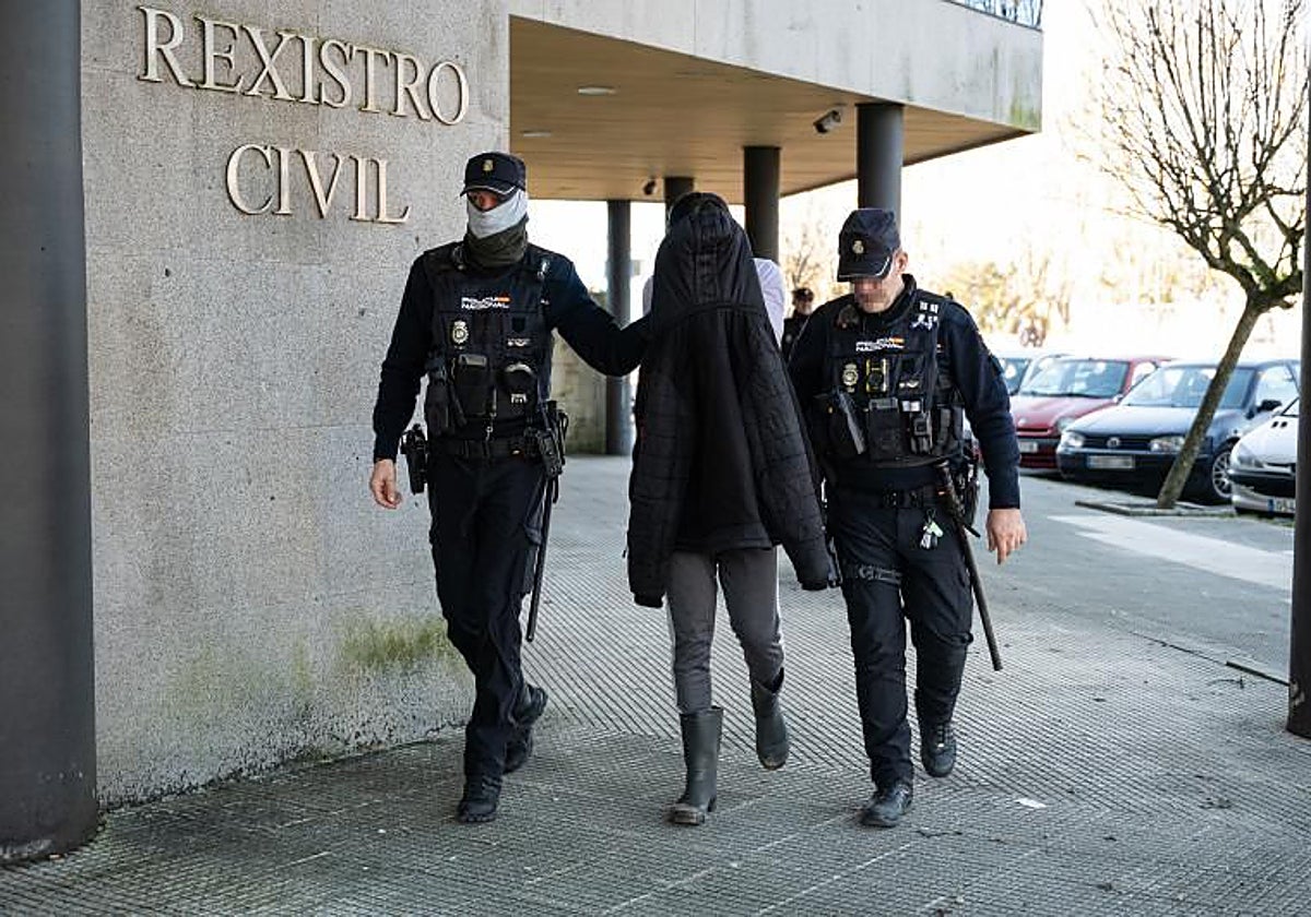 Foto de archivo de un detenido por narcotráfico pasando a disposición de los juzgados de Vilagarcía