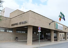 Hospitalizados dos octogenarios tras el incendio de su vivienda en Granada