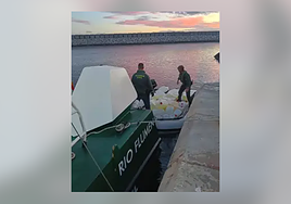 Tres detenidos en La Línea por intentar el suministro de un centenar de garrafas de combustible en una narcolancha