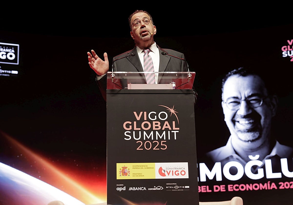 Daron Acemoglu durante su ponencia en el Vigo Global Summit 2025