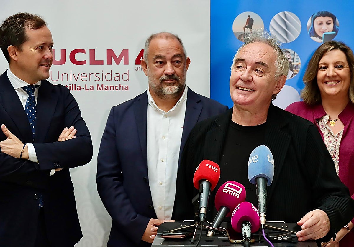 Ferran Adrià, con el alcalde, el rector y la consejera