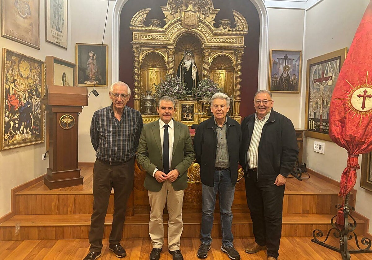 Juan José Cas, Manuel Murillo, Rafael Revuelto y Manuel Luque, en la sede de la Agrupación