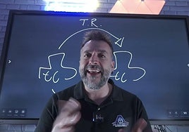 Carlos, el profesor de autoescuela más 'radical': «Si tengo prioridad, paso yo, aunque venga una vieja en bici lloviendo»