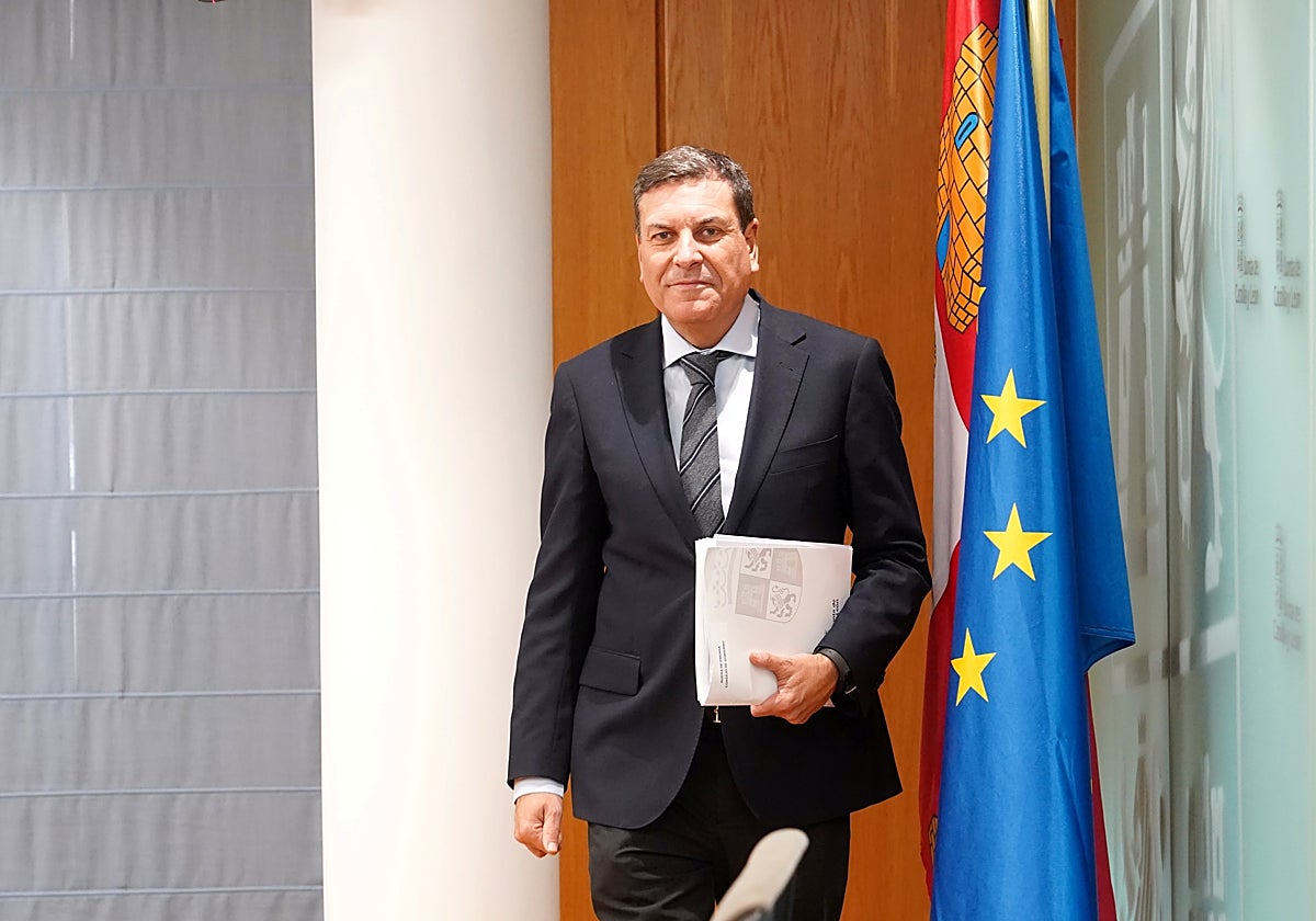 El consejero Carlos Fernández Carriedo, durante su comparecencia tras el Consejo de Gobierno