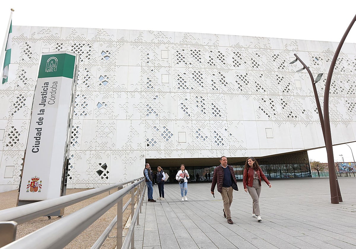Fachada norte de la Ciudad de la Justicia de Córdoba donde afrontan los tribunales de instancia