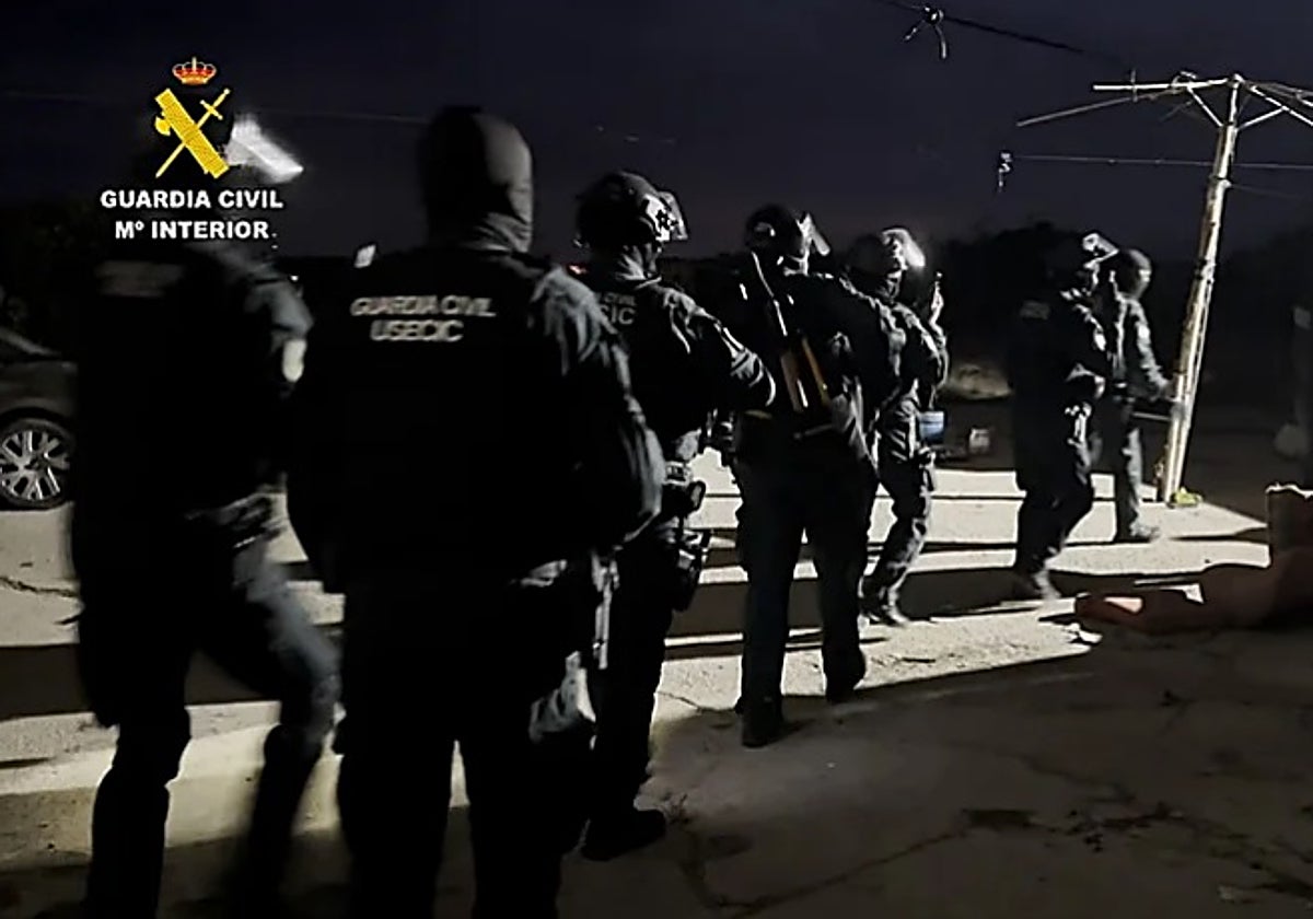 Un momento de la operación de la Guardia Civil