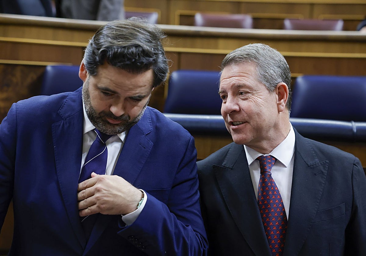Paco Núñez junto a Emiliano García-Page este pasado martes en la toma de consideración del nuevo Estatuto de Castilla-La Mancha en el Congreso