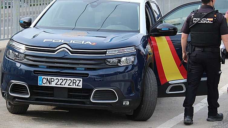 Detienen a dos hermanastros, uno de 15 años, por la brutal agresión a un Policía Nacional en Valencia, en estado muy grave