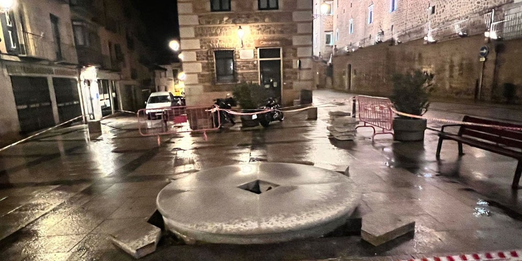 Toledo hace justicia a su historia: comienza la instalación de la escultura de María Pacheco frente al Alcázar