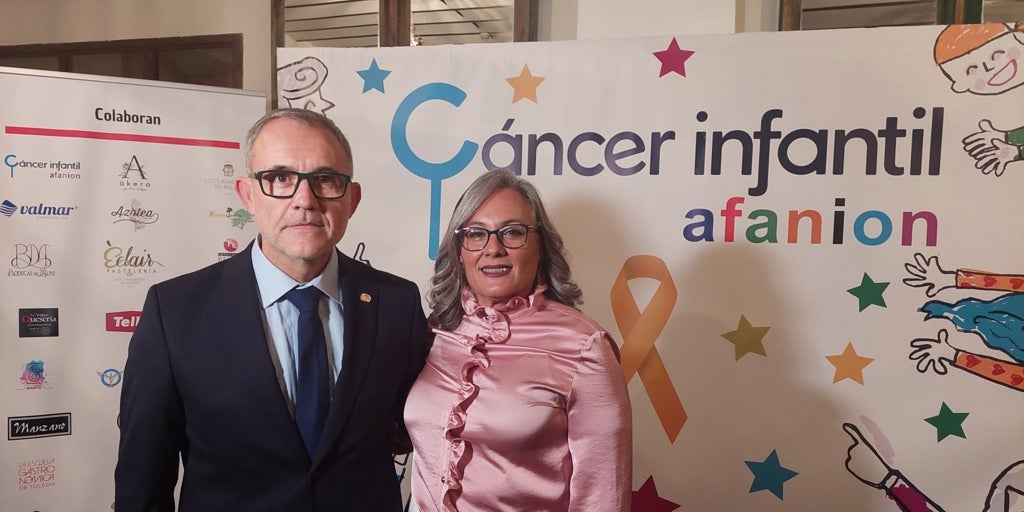 Afanion premia a la doctora María Velasco, la primera oncóloga infantil del antiguo hospital de Toledo