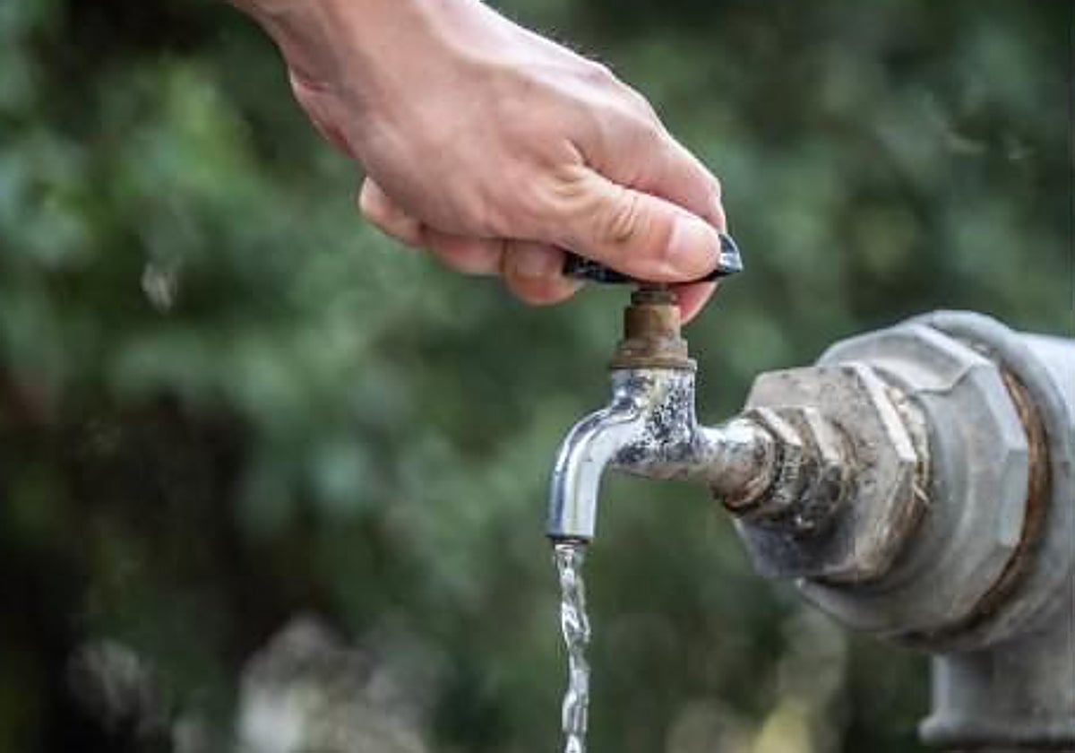 Un derrumbe en la carretera de Peñalba deja a Ponferrada sin agua potable