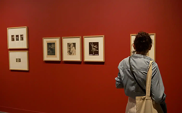 Imagen principal - Obras de la exposición «Anna Pávlova: una vida sin fronteras» en el Museo Ruso de Málaga