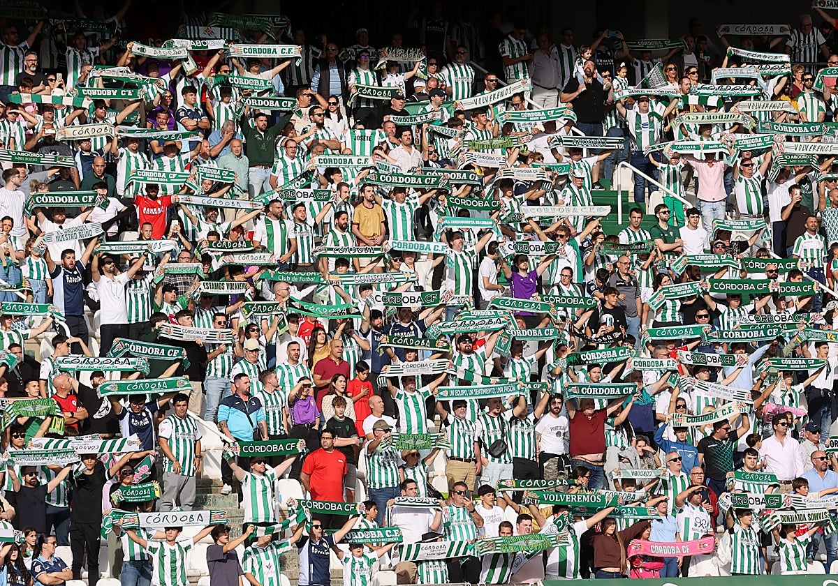 Imagen de una grada de El Arcángel en el partido ante el Ceuta