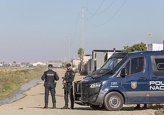 Despliegue de la UIP de la Policía Nacional con armas largas